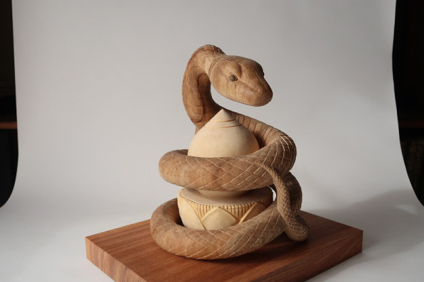 水神 宝珠に巻き付く蛇の木彫刻 木彫りの里上丹生 森彫刻所
