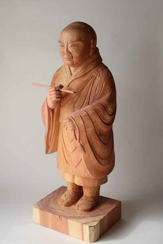 親鸞聖人の川越の名号と旅姿の木像 | 木彫りの里上丹生 森彫刻所