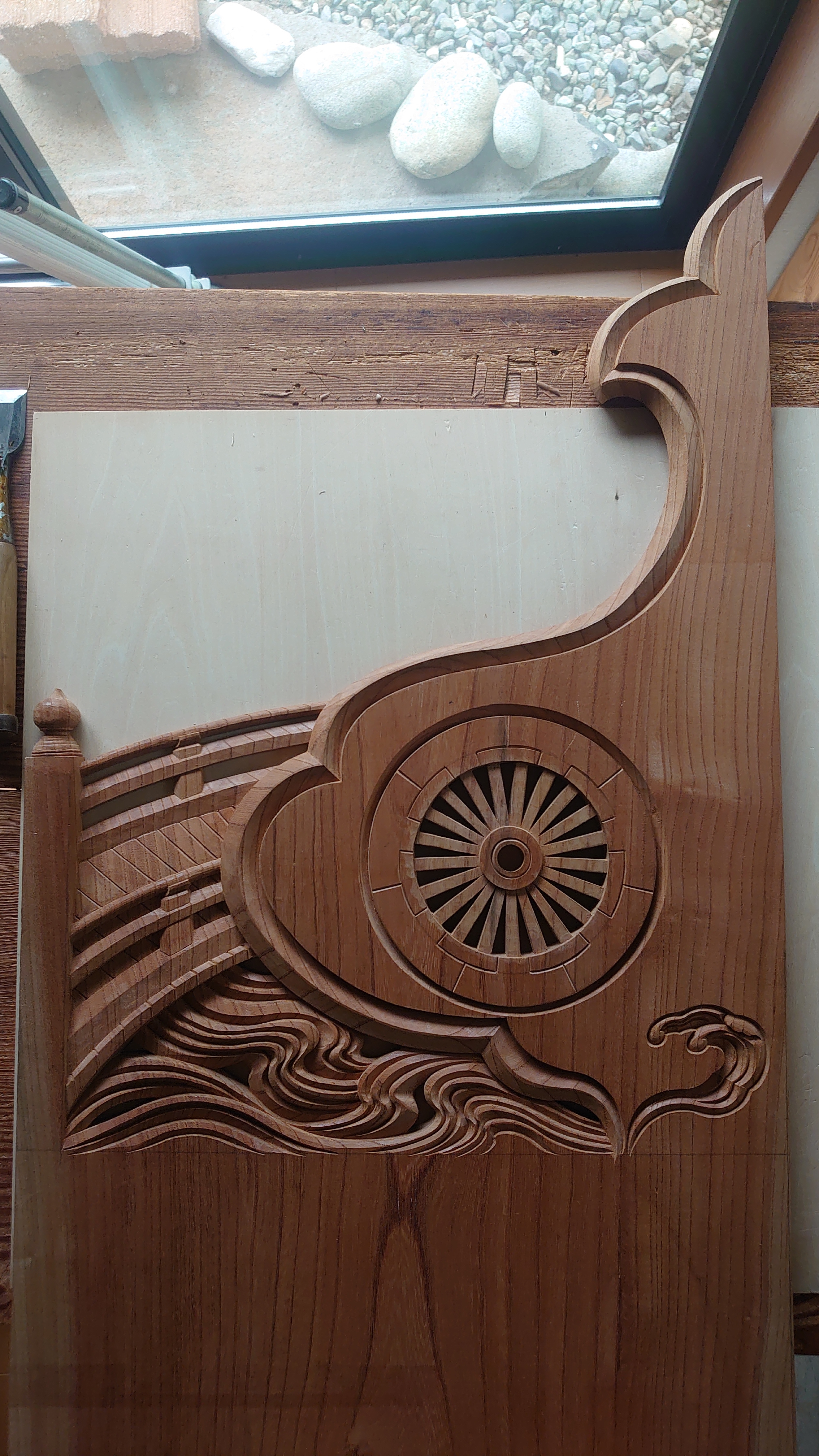 神棚の彫刻、棚板 神具 神社 もちおくり 波 車輪 欄干 | 木彫りの里上