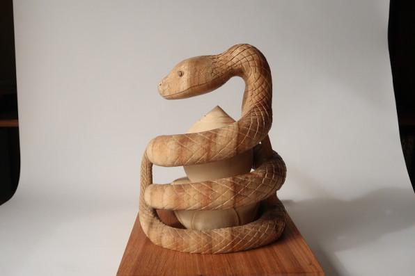 水神 宝珠に巻き付く蛇の木彫刻 木彫りの里上丹生 森彫刻所