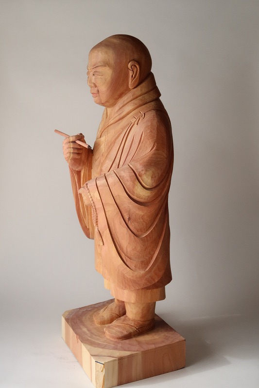 親鸞聖人の川越の名号と旅姿の木像 | 木彫りの里上丹生 森彫刻所