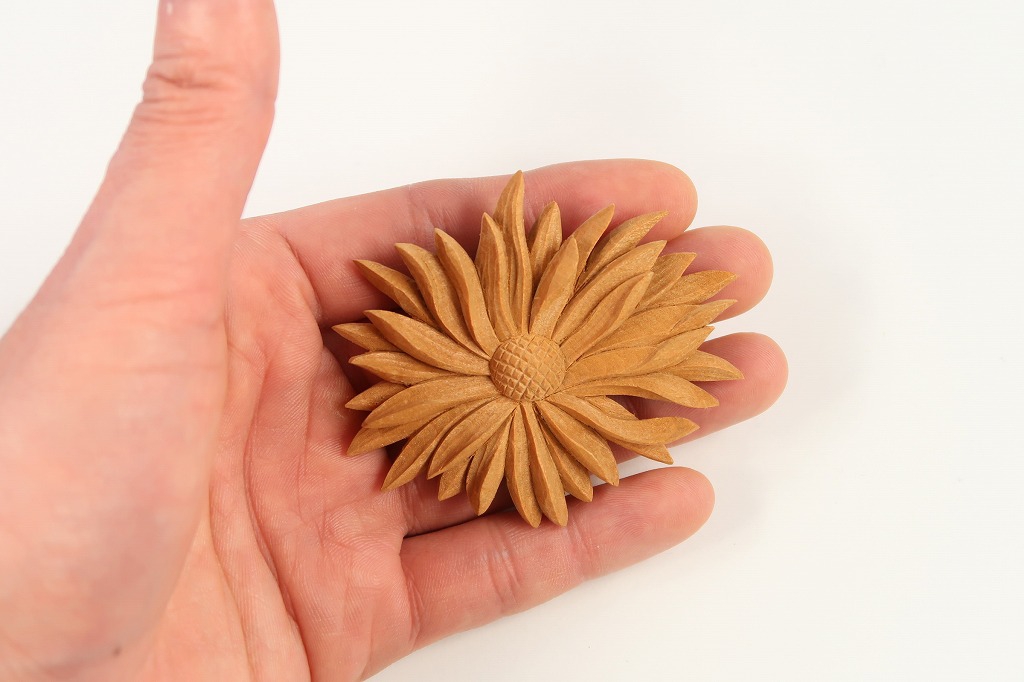 牡丹、菊なのどの花の小物 | 木彫りの里上丹生 森彫刻所 牡丹、菊なのどの花の小物 | 木彫りの里上丹生 森彫刻所