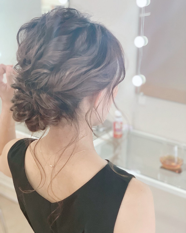 パーティーのヘアセットやメイクお着付けはお任せ下さい ヘアメイクスタッフ募集中