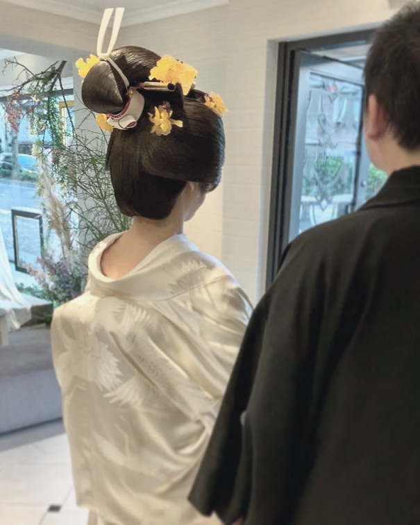 和装花嫁のお支度 地毛で結い上げる日本髪 新日本髪 と水化粧 ヘアメイクスタッフ募集中 和装花嫁のお支度 地毛で結い上げる日本髪 新日本髪 と水化粧 ヘアメイクスタッフ募集中