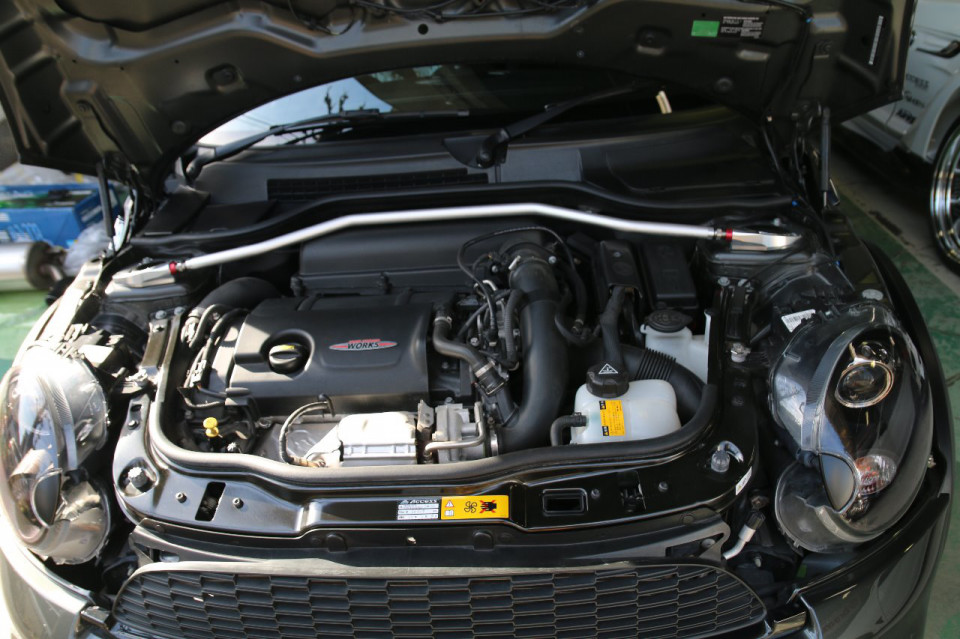 MINI R56 JCWなお客様に、GIOMICタワーバーお取り付け 