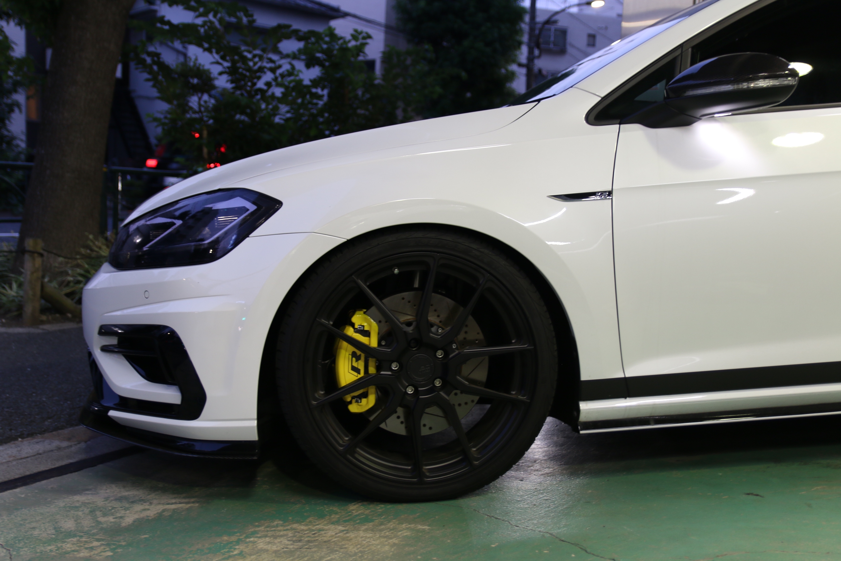 ゴルフR kw車高調 VW GOLF 7.5R KW V3車高調 フロント、リアマウントインサート