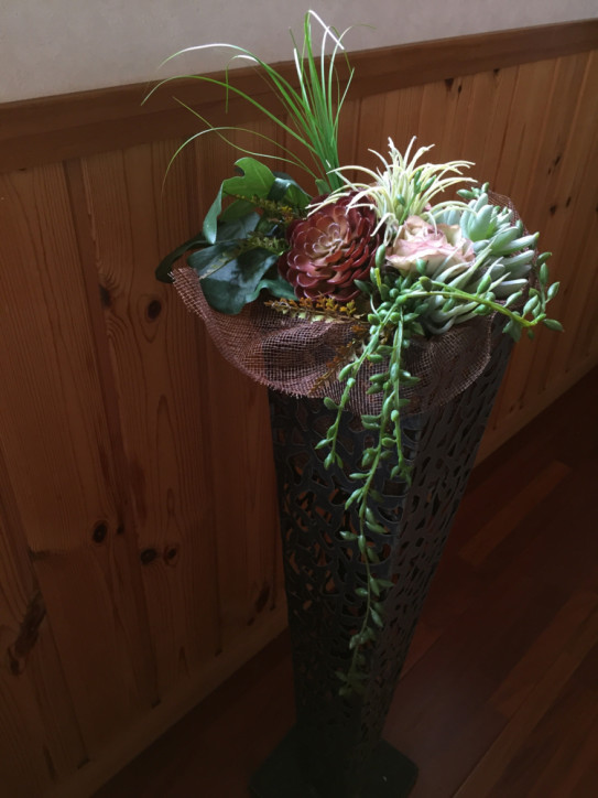多肉植物の寄せ植えスタンドアレンジメント オープンハウス ブルーメン