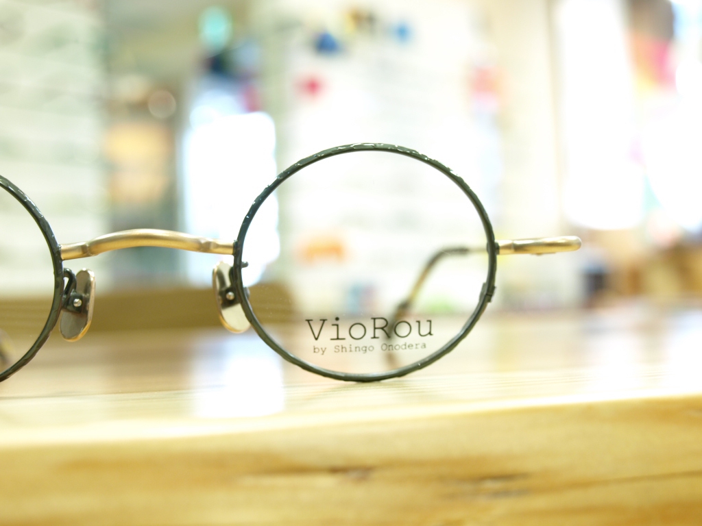 VioRou／Akira-3 | 豊中市の視覚に寄り添う眼鏡店『メガネサロン