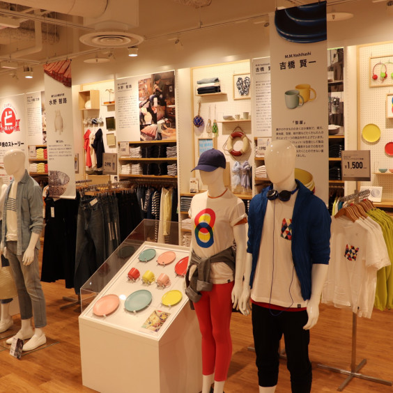 ユニクロ 名古屋店にて展示が始まりました Katomayuki Ceramics ユニクロ 名古屋店にて展示が始まりました Katomayuki Ceramics