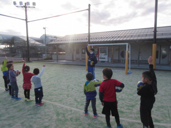 幼児サッカー教室の様子 １１ １１ 遊ぶ 楽しむ 学ぶ さぁ 親子で一緒に未来くるチャレンジ