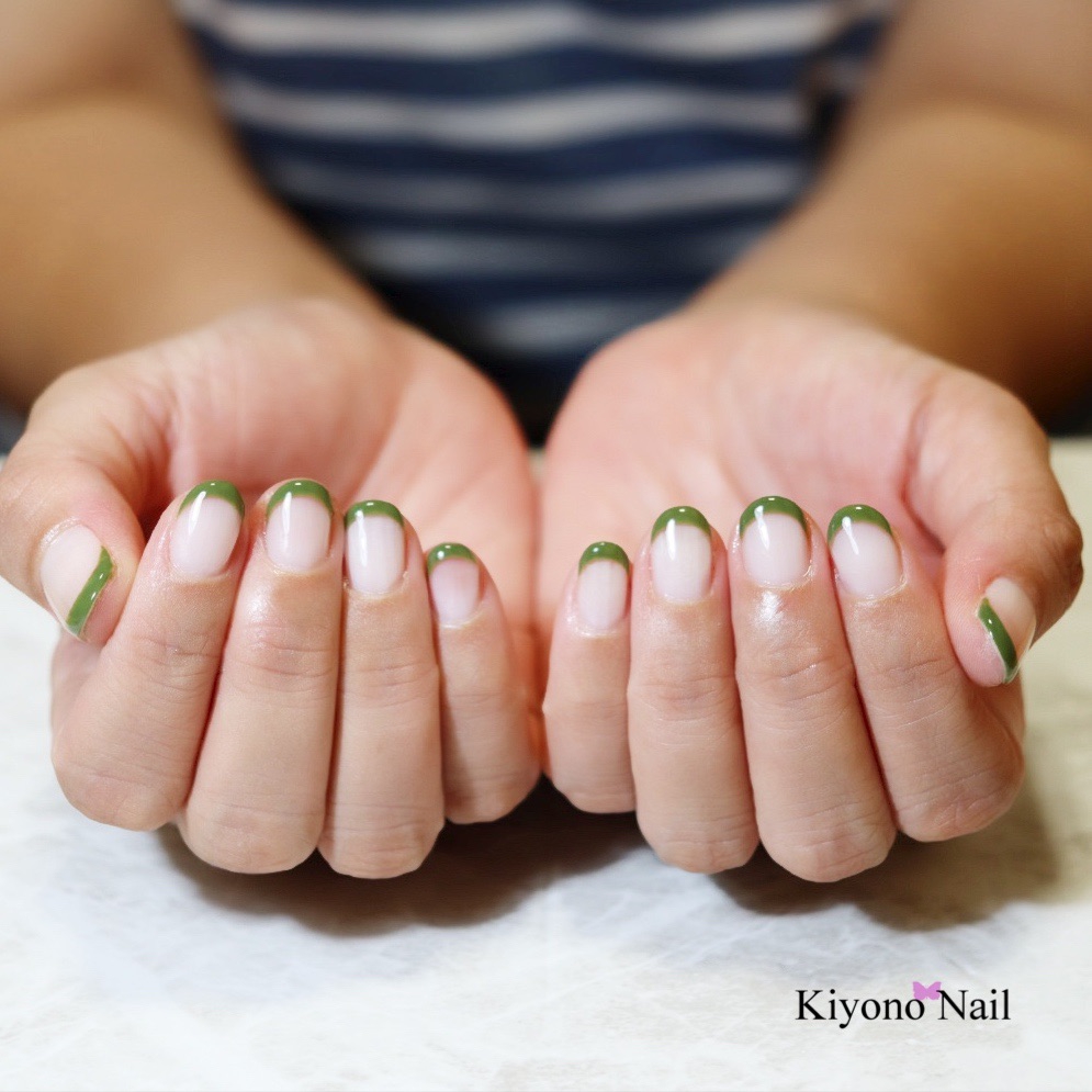 カーキフレンチネイル 佐世保市ネイルサロン 爪が傷まず上品なネイルのキヨノネイル