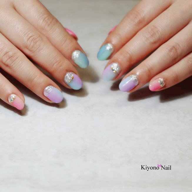 パステルカラーがかわいい 2色グラデーションネイル 佐世保市ネイルサロン ネイルスクール 深爪育成ができるキヨノネイル