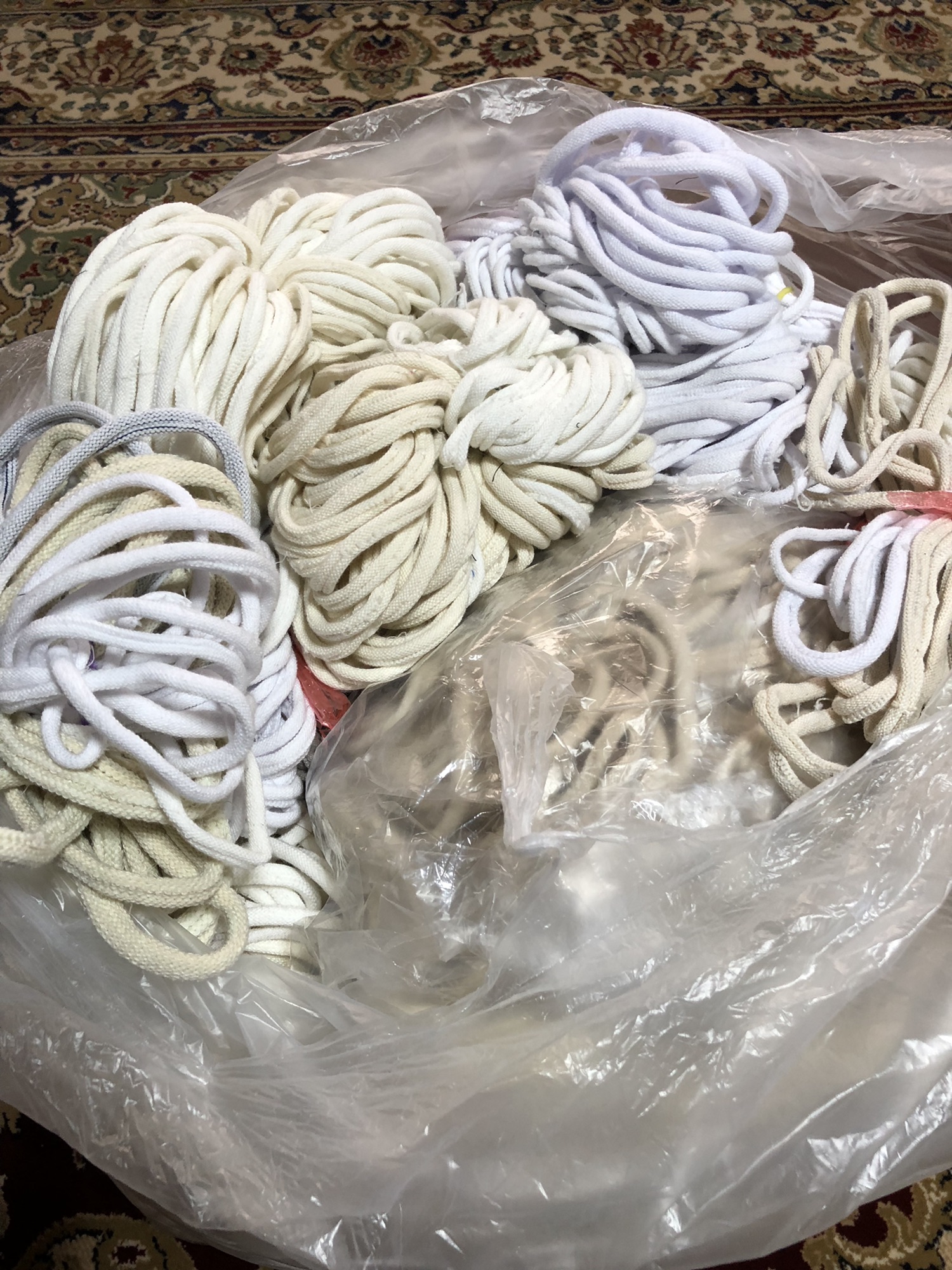 靴下はぎれ（輪っか） 15kg （糸くず処理済み）【C11】 靴下の輪っか