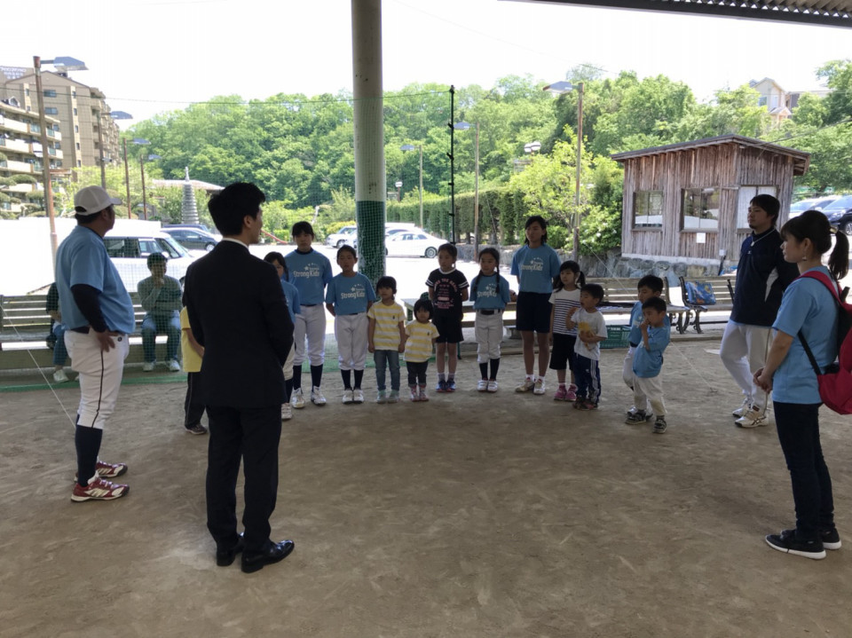 越田議員の激励 川西strongkids