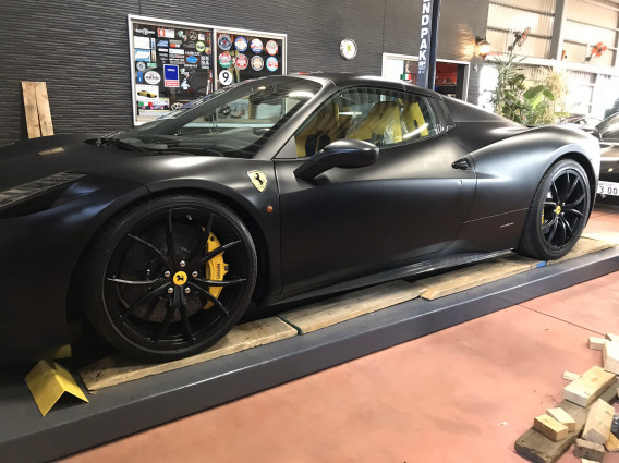 マットブラック458スパイダー F Pazu