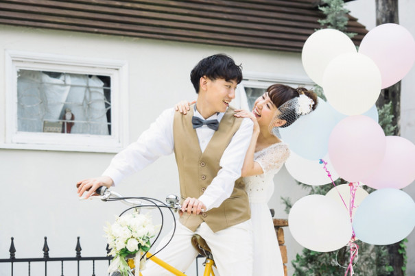 カカアコの二人乗り自転車フォト ハワイのおしゃれなウェディングフォト カカアコの二人乗り自転車フォト ハワイのおしゃれなウェディングフォト