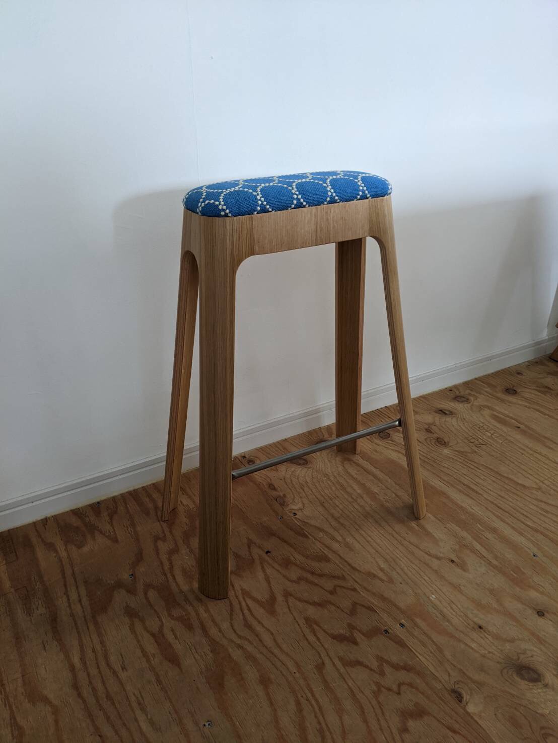 豊橋木工のLight stool giraffe× Kvadrat-Tambourine Hallingdal | 袋