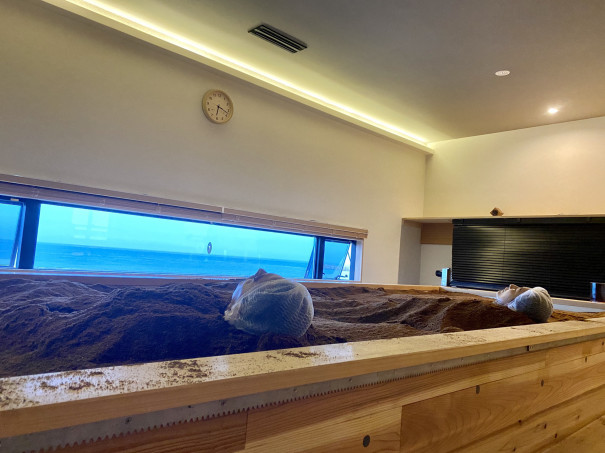 おがくず酵素風呂 ロキデ淡路島 Crystal Artist Nami おがくず酵素風呂 ロキデ淡路島 Crystal Artist Nami