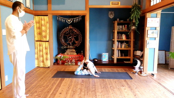 英語で学ぶkids Yoga 糸島ヨガハウス Kula