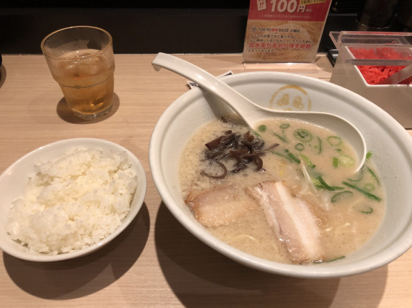 品川駅でラーメン Tokyo豚骨ベース ロックボンバーの徒然なるままに気付きブログ