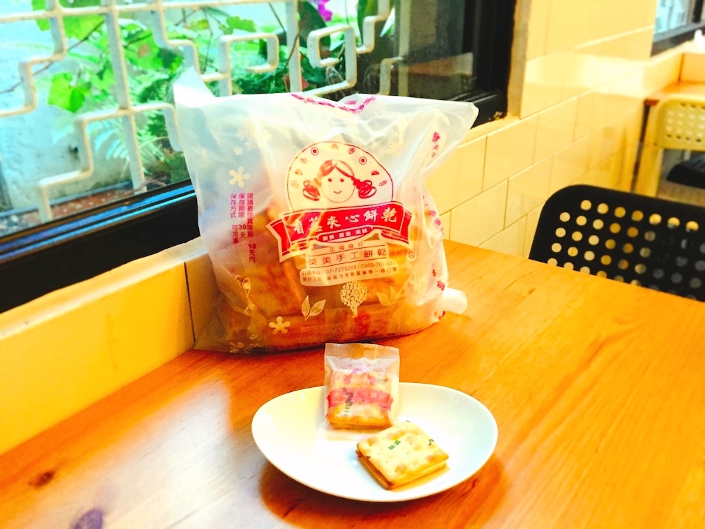 くみおまとめ メンマ10袋 タラ3袋 ネギヌガークラッカー2箱 お茶1箱 くみ様専用おまとめ メンマ10袋 タラ3袋 ネギヌガークラッカー2