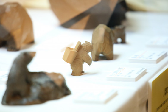 最終日 白老 北海道の木彫り熊を巡る考察展 ギャラリートーク レポート ウイマㇺ文化芸術プロジェクト