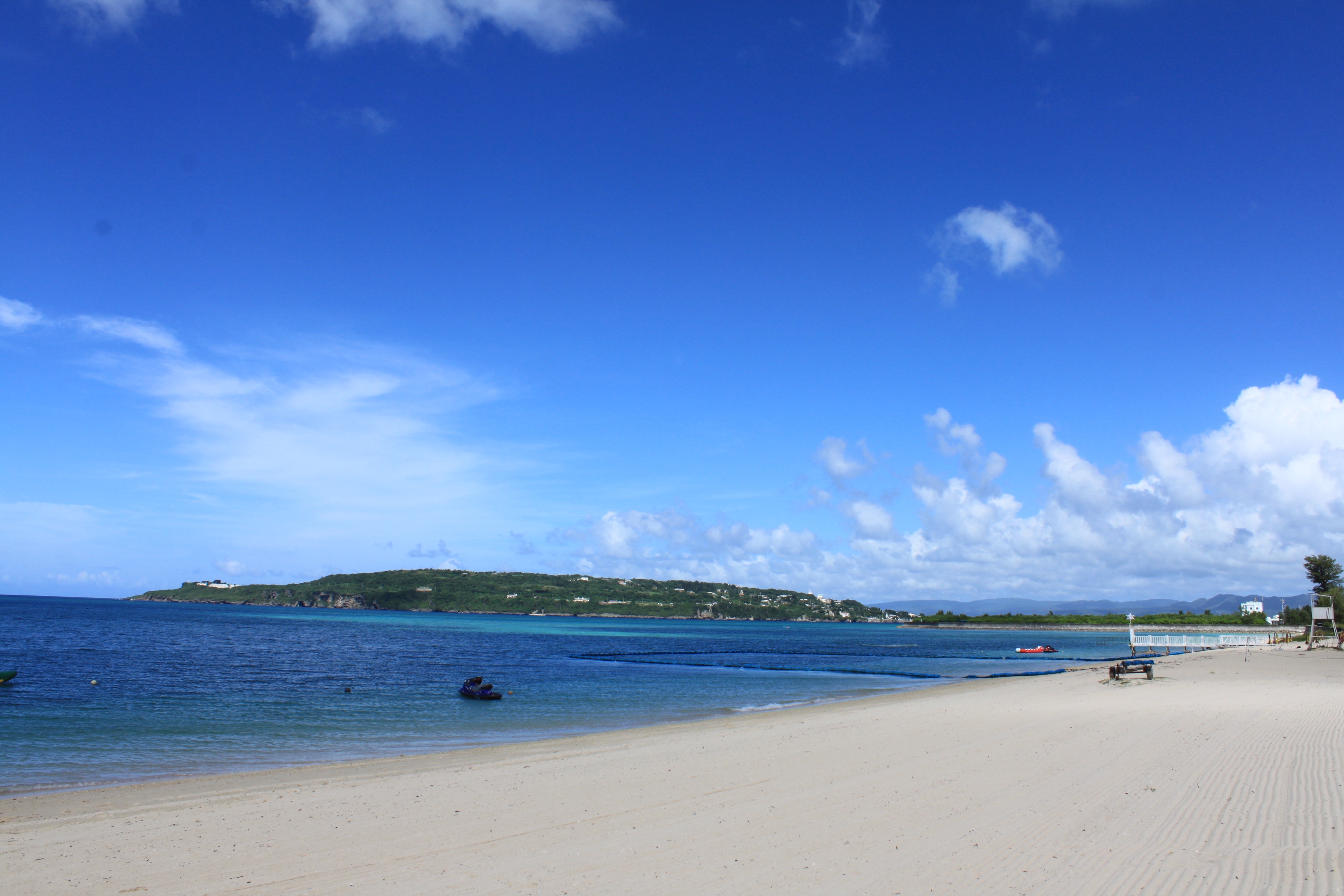 【ペットOKな穴場ビーチ】古宇利島を眺めながら泳げるビーチ ペットといつも一緒な情報サイト おさんぽ沖縄
