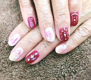 お客様ネイル 近鉄奈良駅から徒歩5分 年齢を重ねた指先を美しく ネイルで彩る毎日のときめきを 50代から始めるネイルサロン Kai Lani カイ ラニ