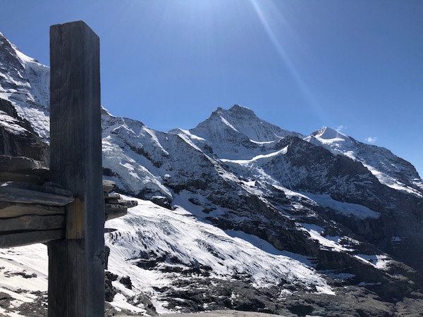 スイス 🇨🇭 アイガーの村グリンデルワルト (Grindelwald) で魅惑的な 