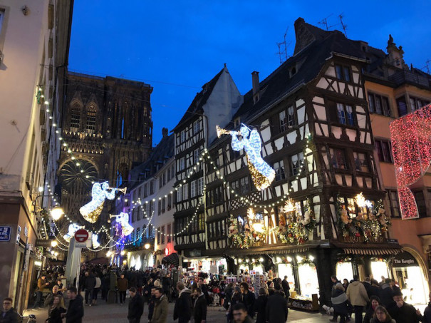 いつ見ても綺麗なアルザス ストラスブール のクリスマスマーケット La Magie De Noel A Strasbourg 17 Les Falaises De Gres