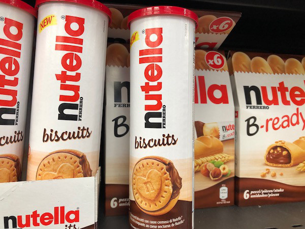 2019 年に新しく販売された ?ヌテラのビスケット (FERRERO nutella biscuits) ?  美味しすぎるので食べ過ぎに注意だなぁ ➡️ 少量のパッケージが発売されました 2021 | Les Falaises de Grès