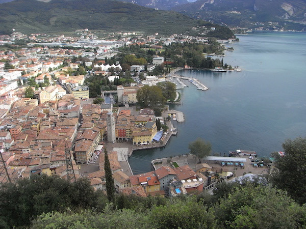 イタリアで 最も面積の広い湖 ガルダ湖 リーヴァ デル ガルダ Lago Di Garda 周辺を散策 Les Falaises De Gres