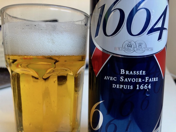 暑い夏にぴったり！フランスの歴史あるビール『1664』の爽やかさを楽し