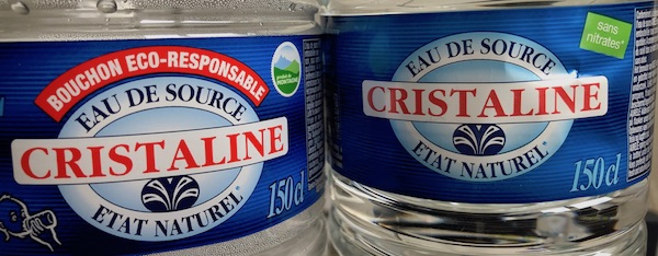 フランス 🇫🇷 スーパーで買える軟水 (カルシウム濃度の低い水) を選ぶなら CRISTALINE がおすすめ！ただし注意点も 😉  CRISTALINE と Mont Roucous の比較 | Les Falaises de Grès