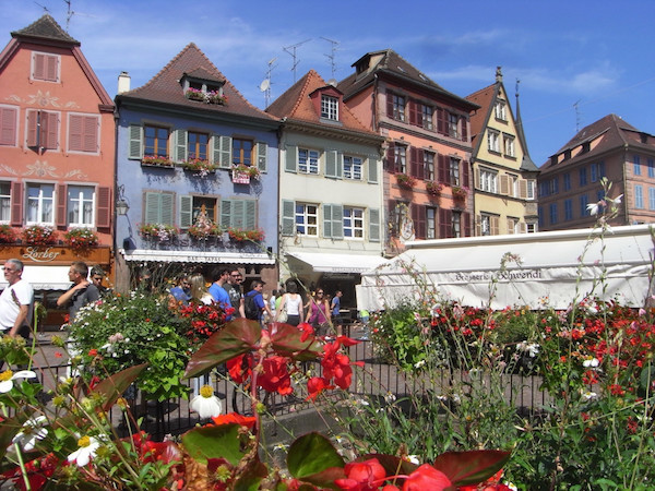 フランス北東部 コルマール Colmar ってどんなところ 夏のコルマール Colmar とクリスマスシーズンのコルマール Colmar Les Falaises De Gres