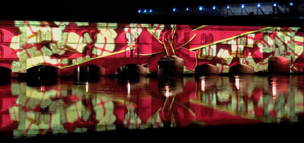 フランス ストラスブールのクリスマス企画 ヴォーバンダム Barrage Vauban でクリスマスイルミネーション プロジェクションマッピング Les Falaises De Gres