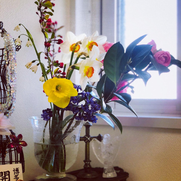 実家の庭の花を玄関に Kahou Chronicle 実家の庭の花を玄関に Kahou Chronicle