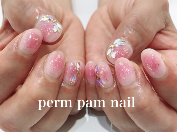 キラキラチークネイル 新横浜ネイルサロン パームパムネイル Permpam Nail