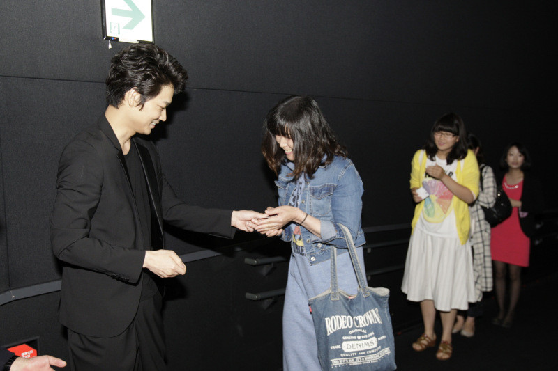 クールなイメージとは真逆 俳優 綾野剛のコミュ力が高すぎる Silly