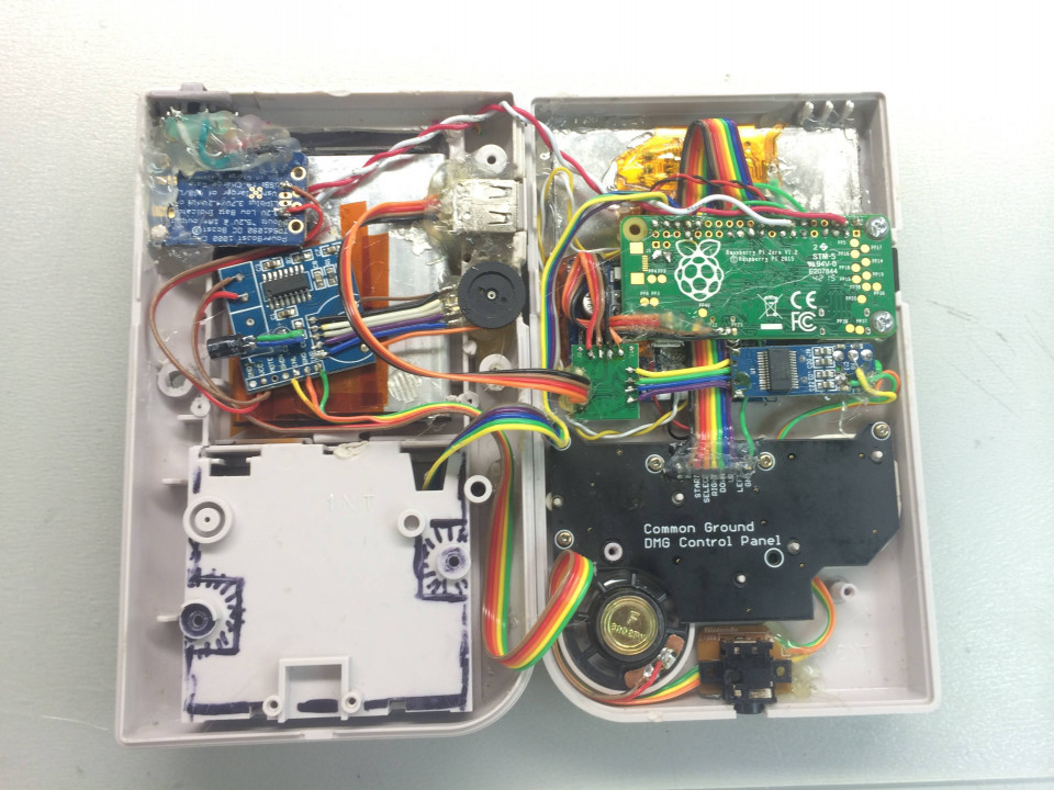 ゲームボーイケース With Pi Zero Silly ゲームボーイケース With Pi Zero Silly