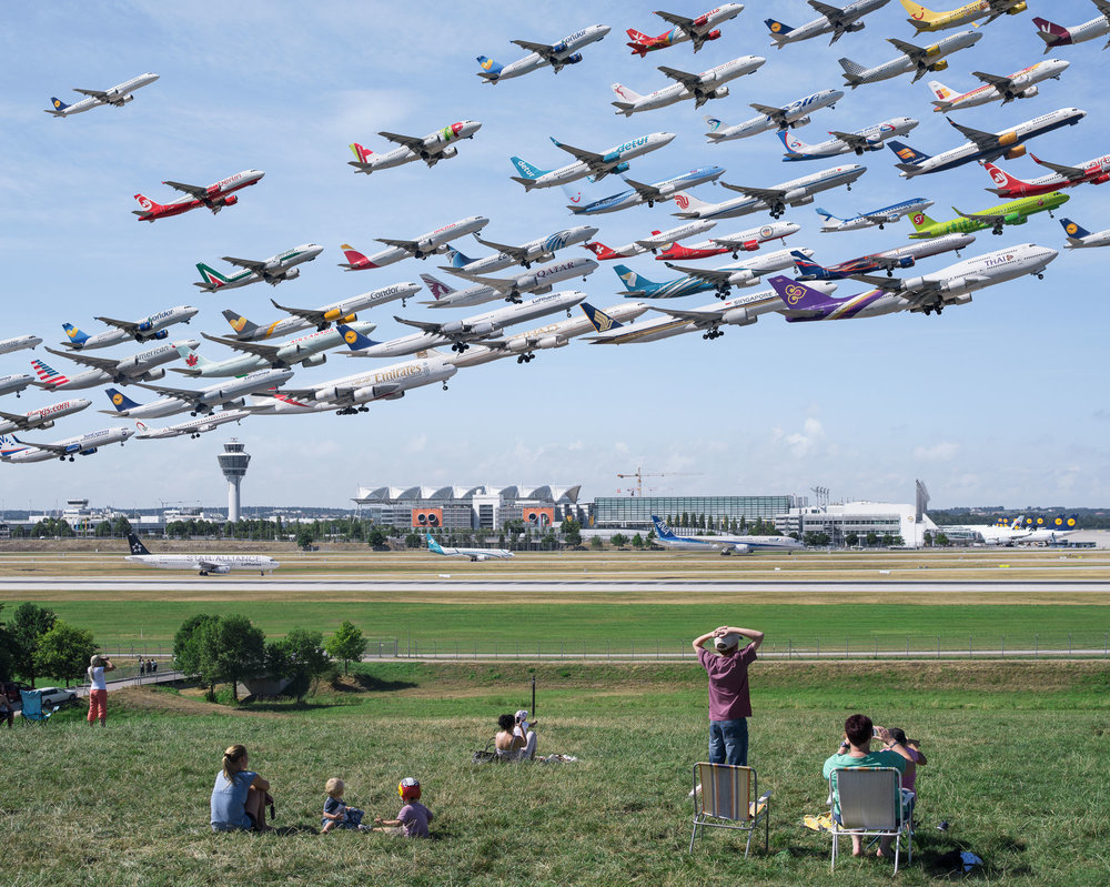 たくさんの飛行機が一枚の写真に写るフォトグラフィーアート  SILLY