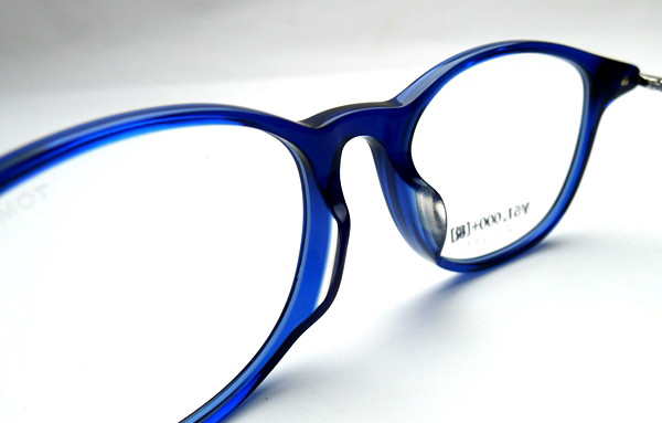 セルとメタルテンプルのコンビフレーム】TOM FORD（トムフォード）の  