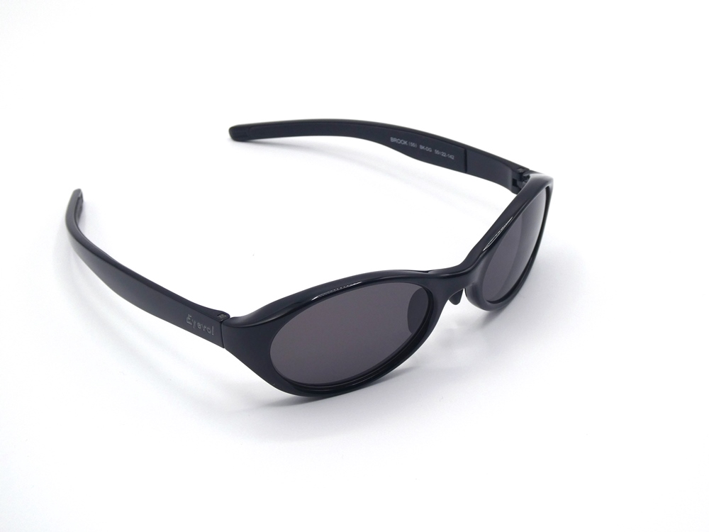 8カーブのホールド力をキープしつつ実用的な6カーブレンズを採用