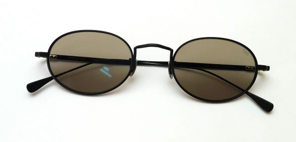 40年代のヴィンテージフレームからほぼ忠実にサンプリングしたオーバル  