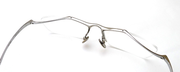 映画「AI崩壊」で三代目J SOUL BROTHERS 岩田剛典さんが着用されている