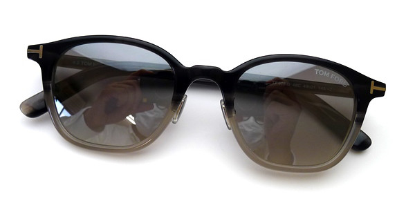 日本企画限定モデルのウェリントンタイプのサングラス】TOM FORD（トム  