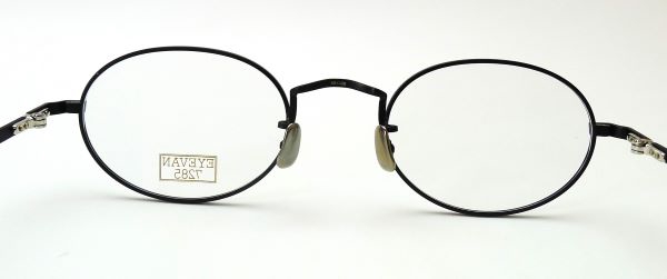 40年代のヴィンテージフレームからほぼ忠実にサンプリングした
