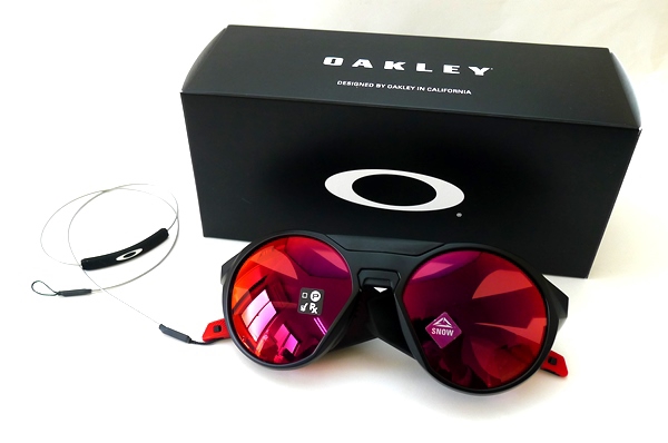 登山に適し、厳しい気象から守ってくれる最先端アイウェア】OAKLEY