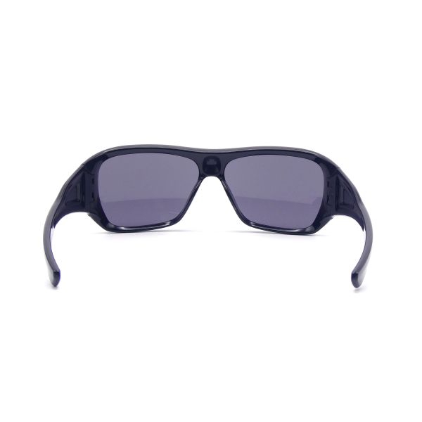 OAKLEYの過去の人気モデルにインスパイアを受けたデザインのニュー