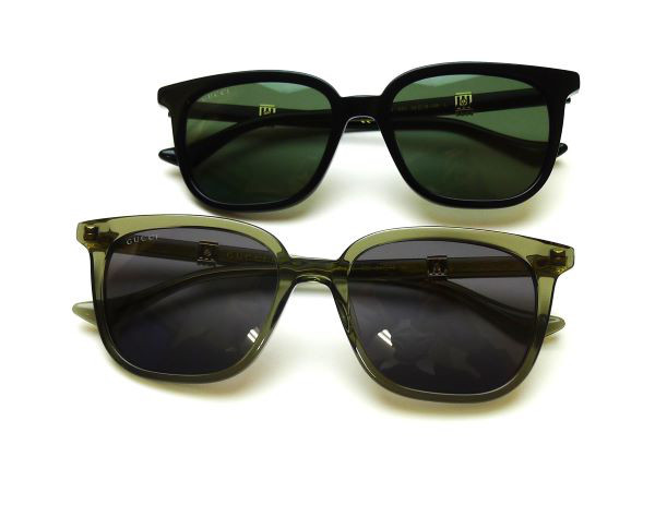 GUCCIロゴと赤緑のシェリーラインカラーのパーツが入ったスクエアの 